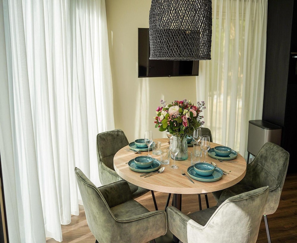 Spacious Holiday Home With Garden