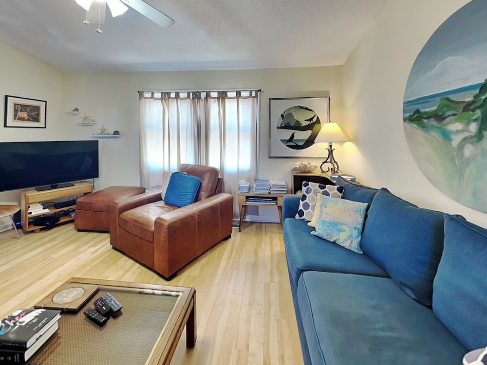 Sassy Seahorse by Topsail Realty