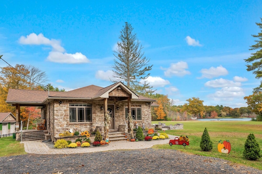 2 Lake Cabins Pool Hottub Game Room 23acs