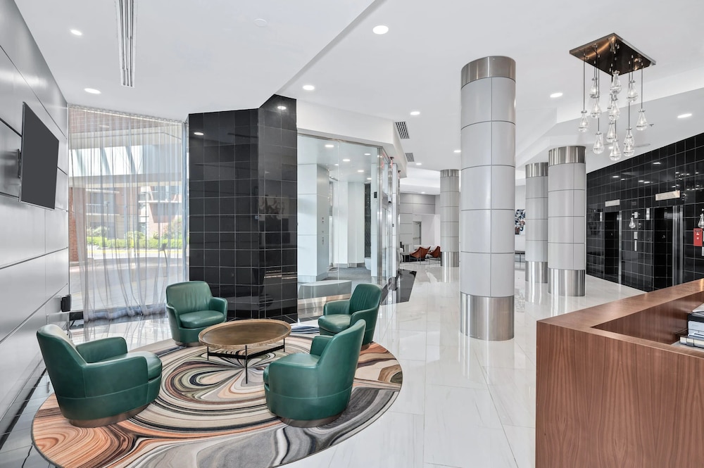 Gorgeous Apt with Rooftop City View view 3