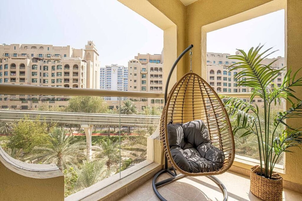 Spacious New Furnished 2br M Palm Jumeirah