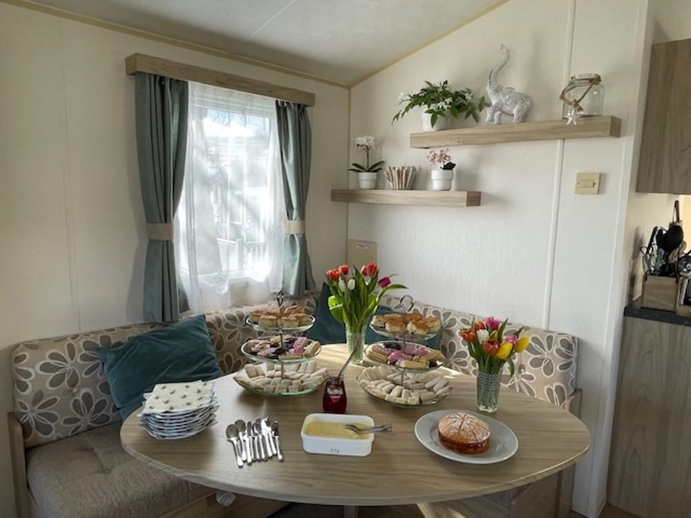 3 Bed-sleeps 8-pet Friendly-parking-sea View