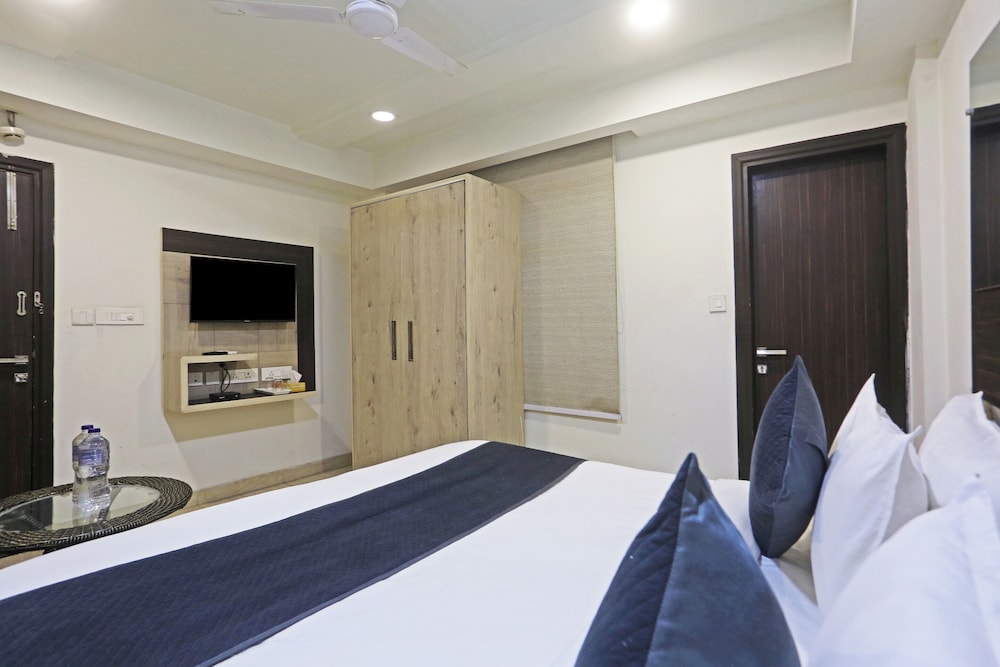 Hotel Aerostar Gold Near Yashobhoomi