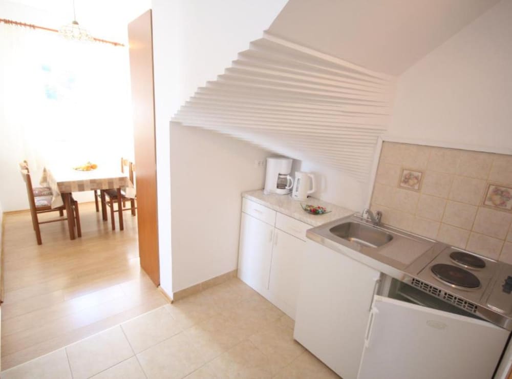 Apartments & Rooms Cakelic II