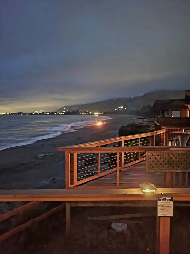 Ocean Front Cabin 12 Jacuzzi Spectacular Views