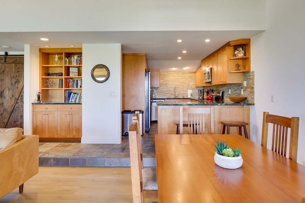 Solana Beach Condo w/ Community Pool, Beach Access