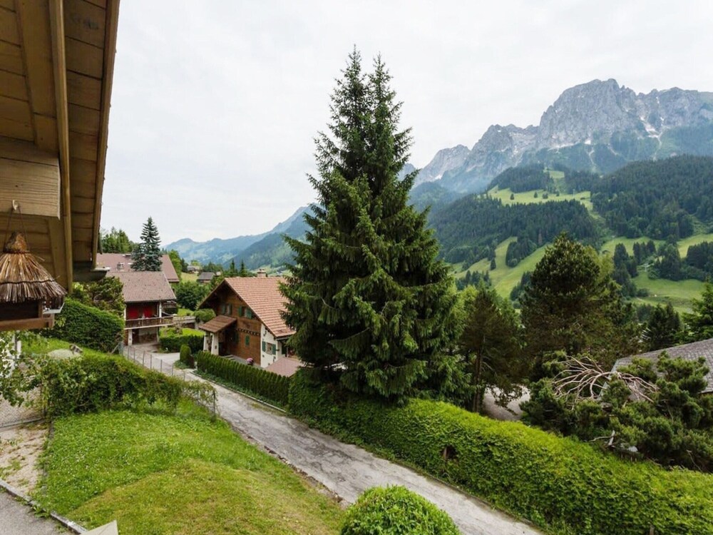 Cosy Chalet With top View