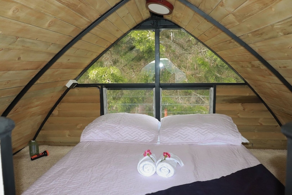 Lakeside Glamping With View, Fire Pit & Hammock