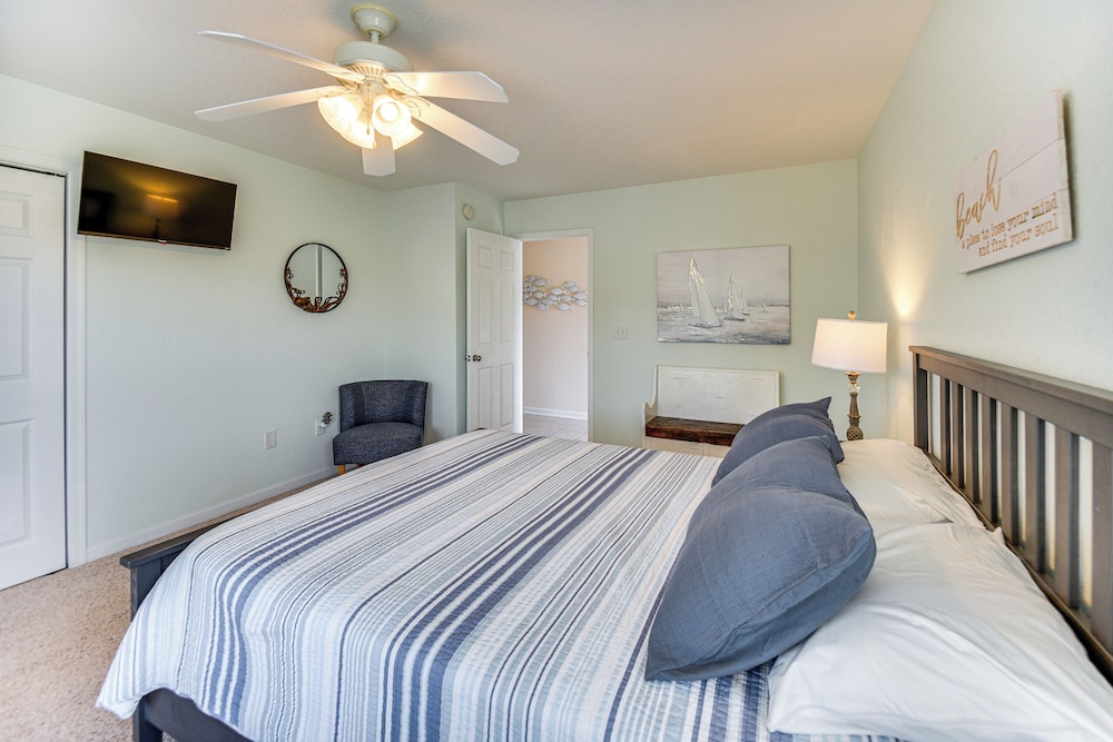 Tranquil Outer Banks Home: Dock & Community Pool! view 4