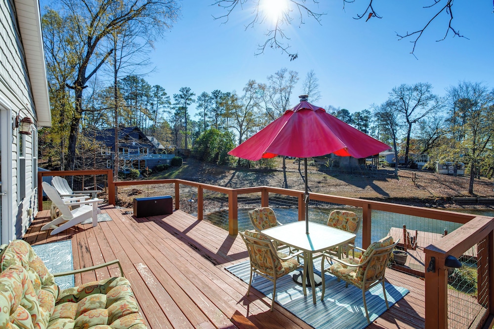 Lake Murray Retreat w/ Fishing Dock, Near Marinas!