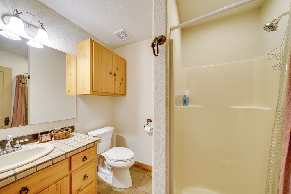 Swim, Hike & Unwind: Serene Hill Country Retreat