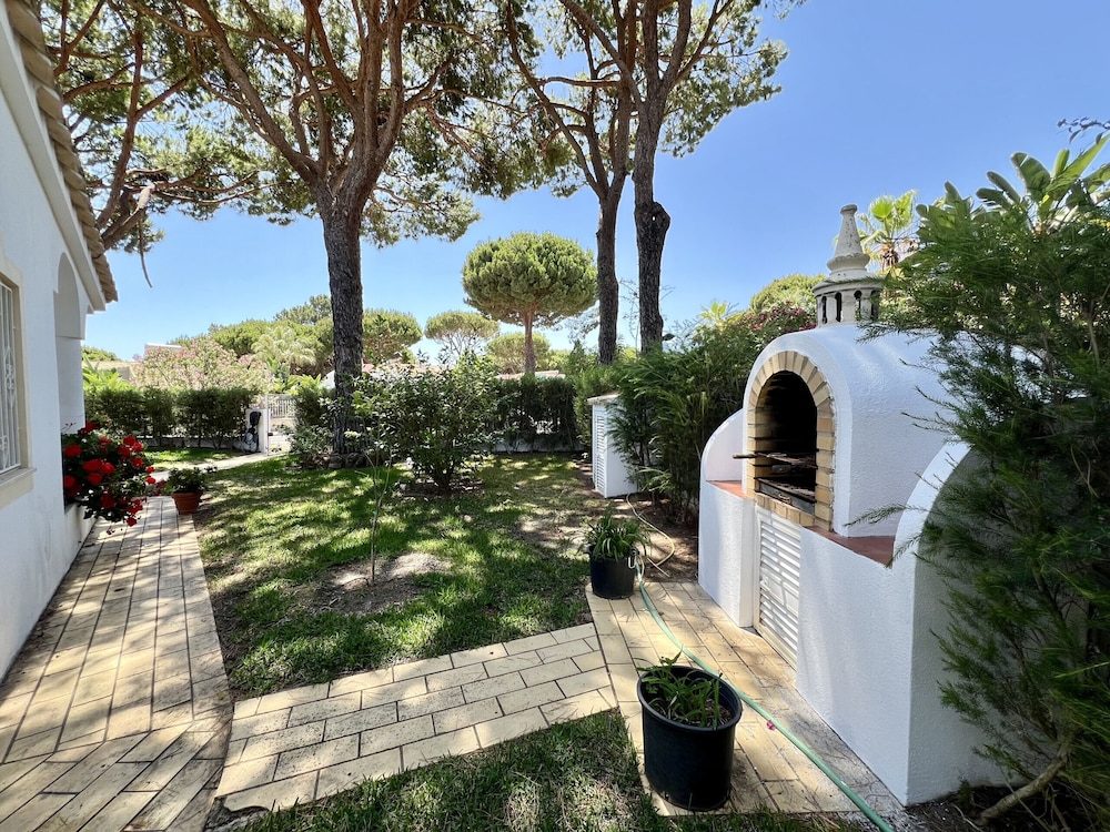 Vilamoura White House Villa by Homing