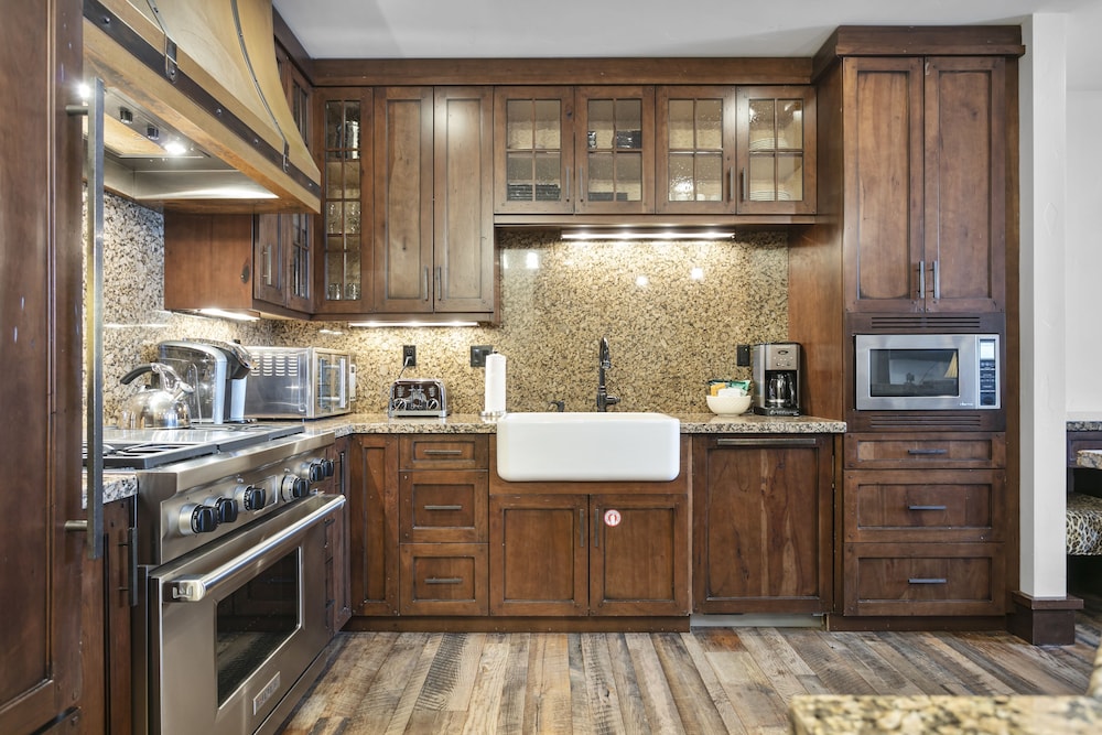 Arrowleaf Lodge- Two Bedroom #401 2 Condo