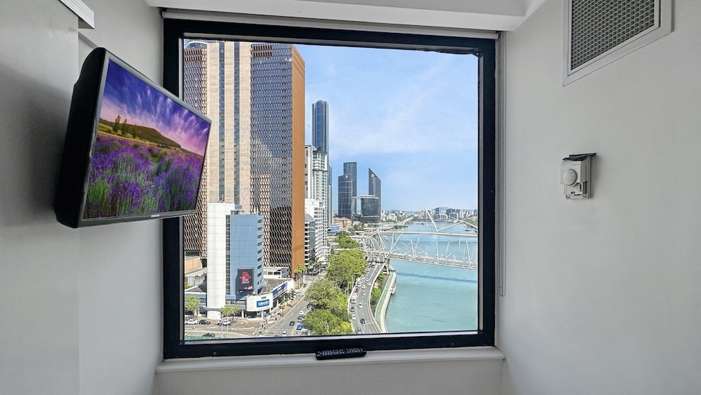 Self-contained Apartment With River Views