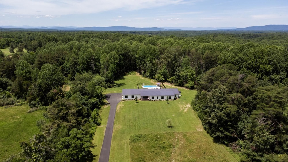 Charlottesville Farmhouse Dream Oasis w Pool view 5
