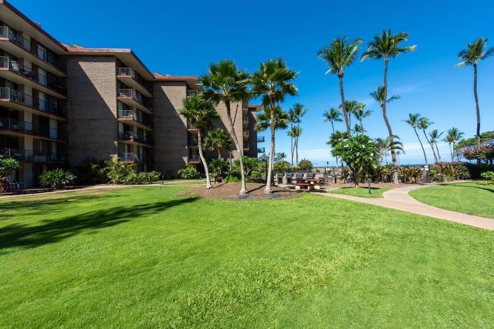 Hotel Calming Coastal Vistas - Image 1