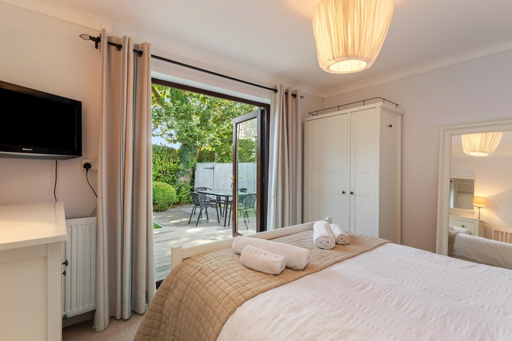 Hafan Heli - Luxury Cottage Near to Beach Pet Friendly view 4