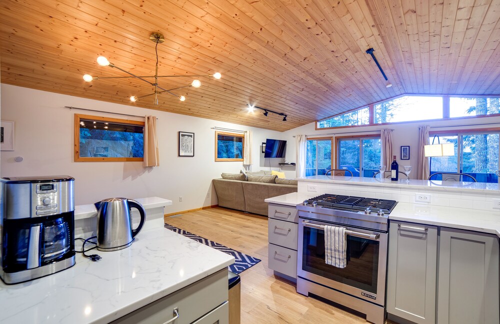 Mt. Baker Lodging Cabin 54 – Mt View, WiFi, Sleeps 6! by MBL