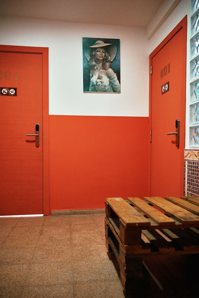 LOFT HOSTAL Group 58