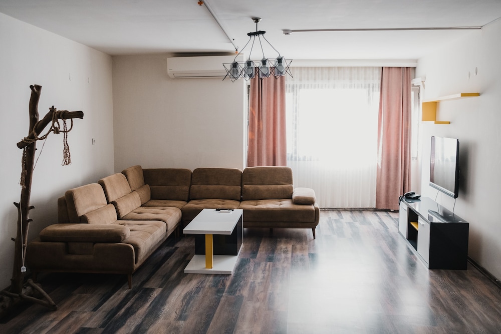 Elite Residence Alsancak - Image 18