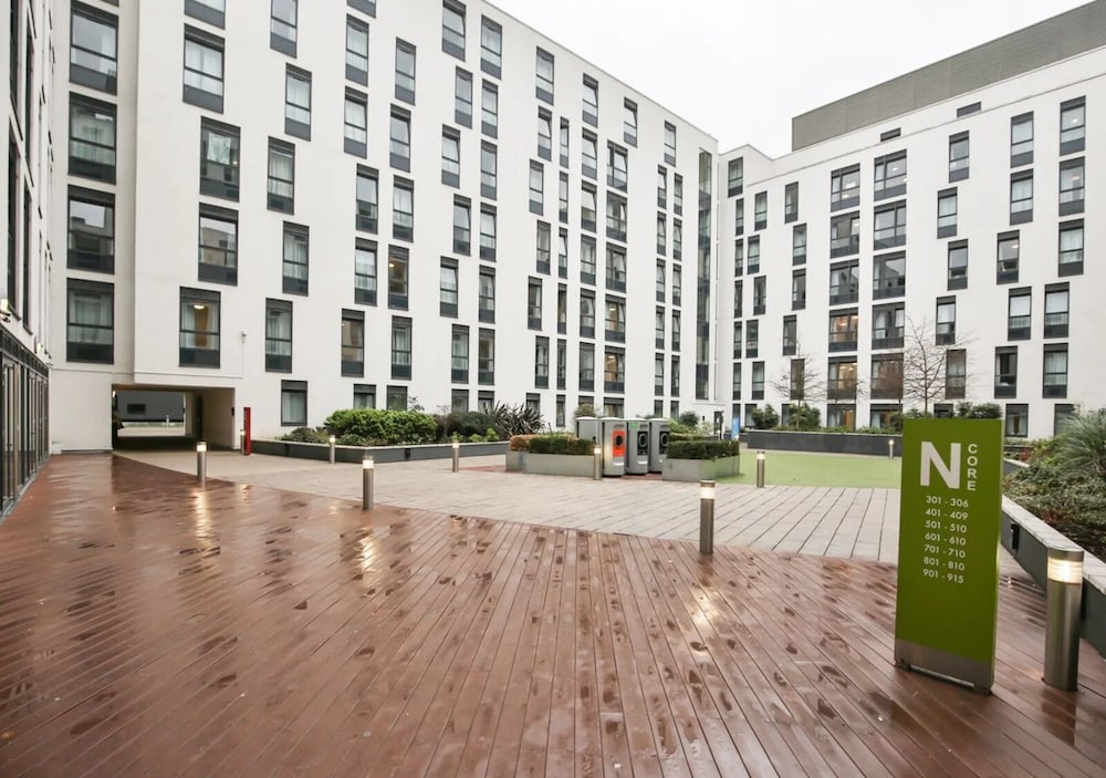 Sterling Court