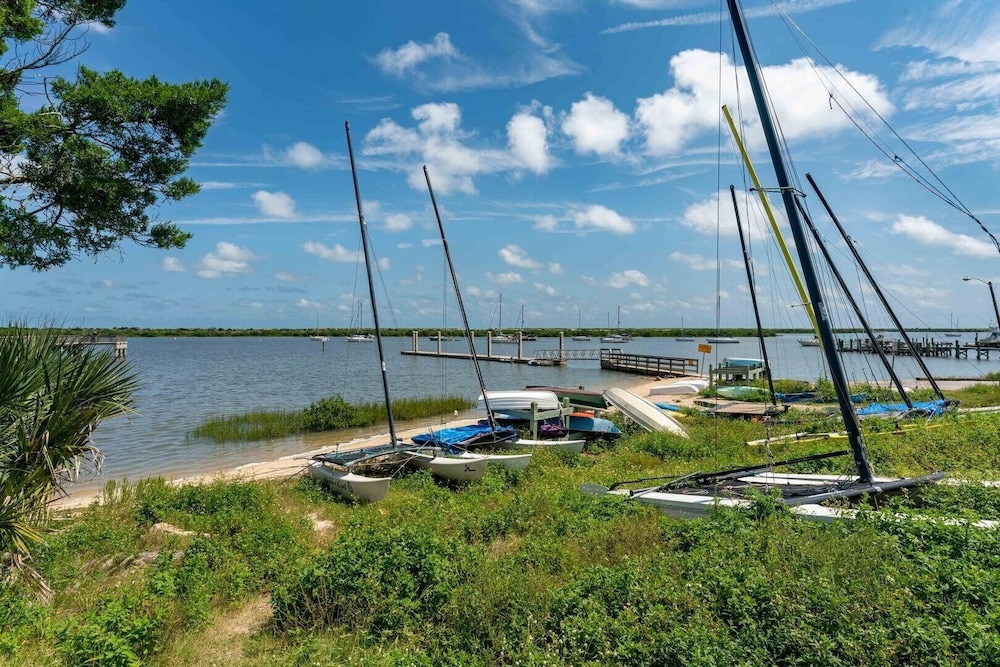 Mystic Sands I Steps To Beach I Free Activities 2 Bedroom Condo