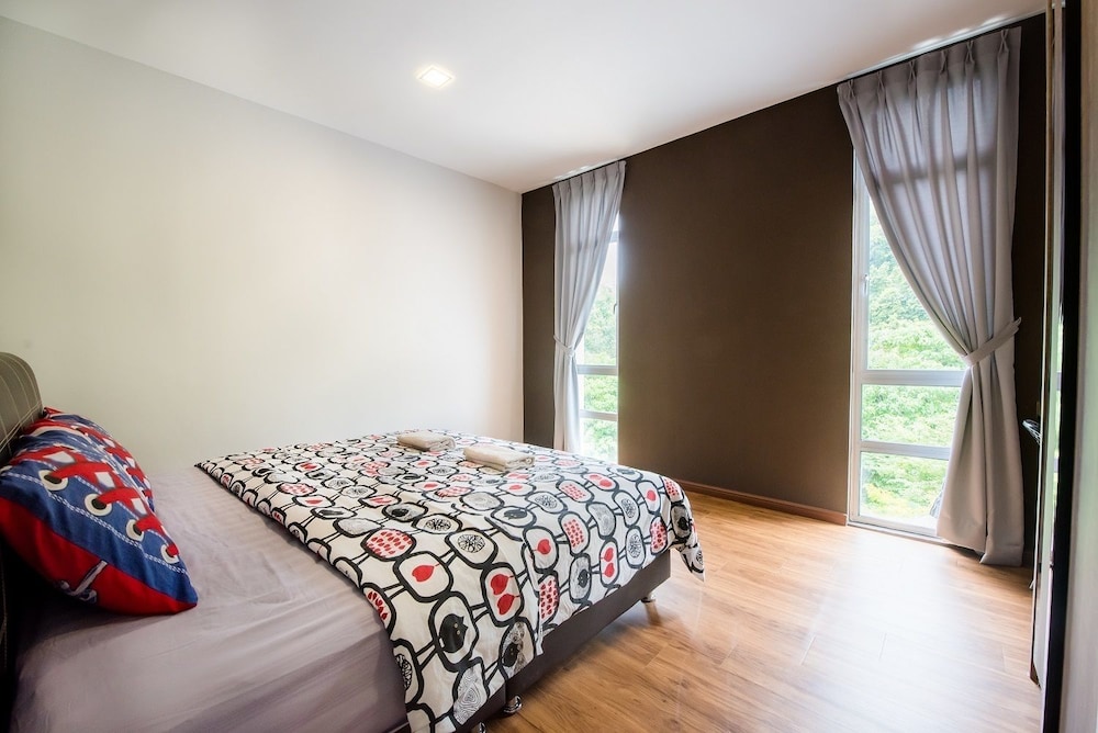 New Corner Shamrock Beach Villas Seaview