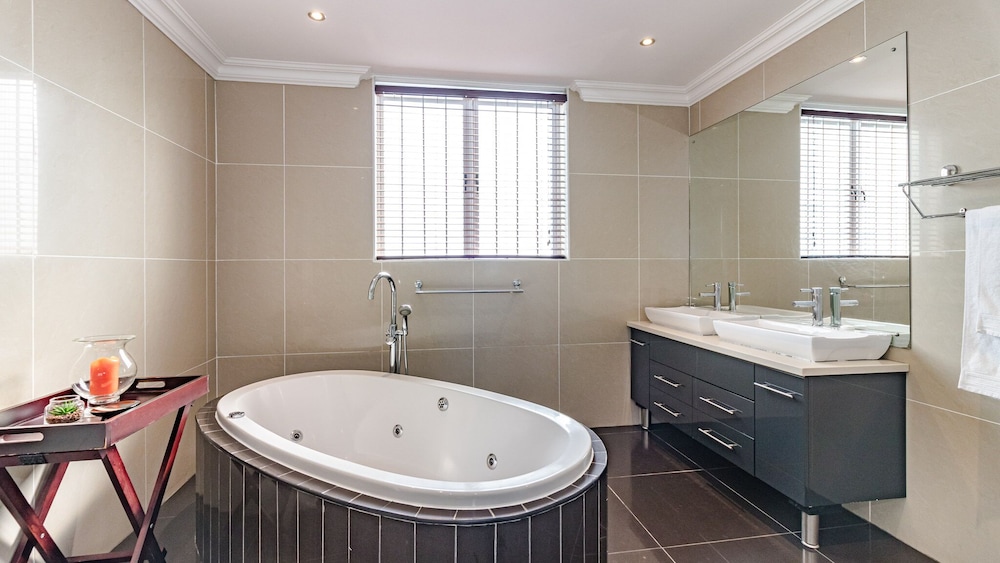 Silver Oaks Boutique Hotel