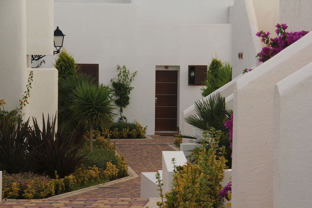 2 Room, Sleeps 4, Parking, 4 Pools, Sea 1st Line view 3