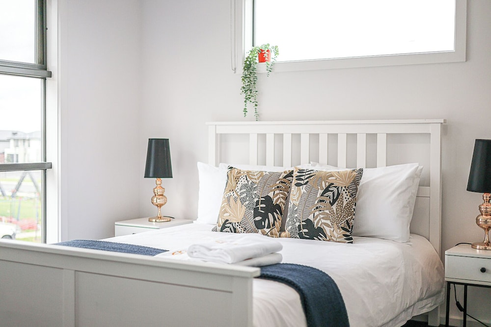 StayAU Fresh Modern 5BR Retreat Netflix in Berwick