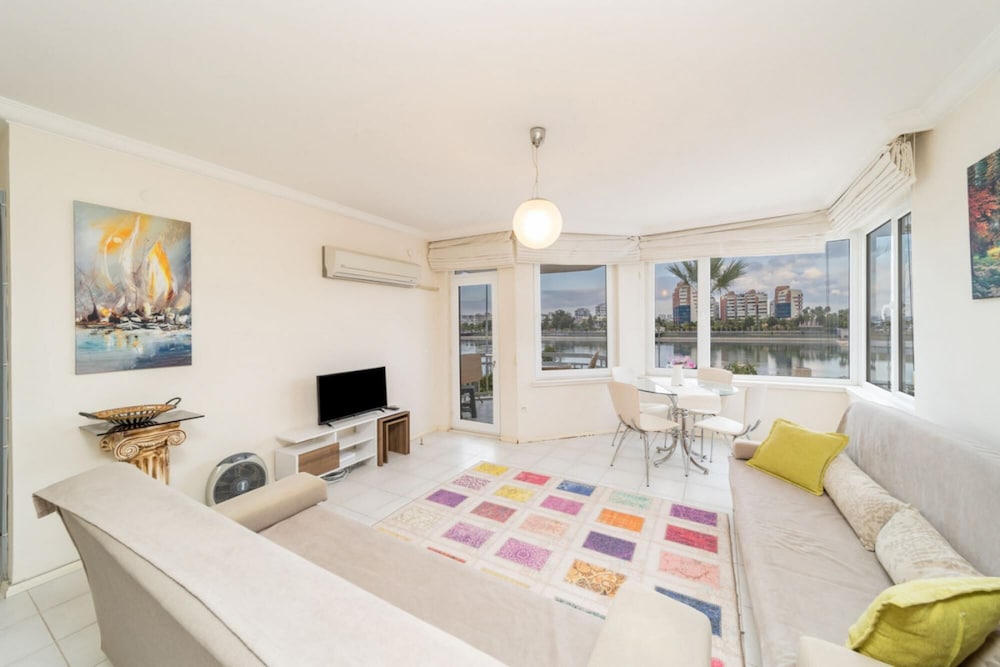 Lovely Apartment With Shared Pool in Konyaalti view 3