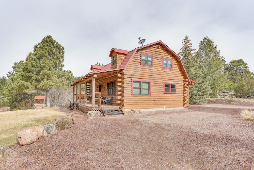 18 Mi to Royal Gorge: Peaceful Mtn Cabin w/ Porch!