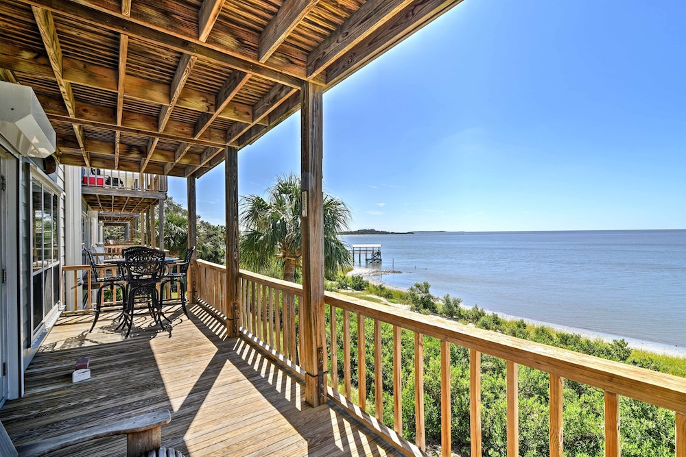 Beachfront Cedar Key Condo w/ Pool, Spa & Views! view 4