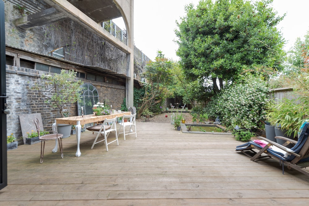 outdoor bbq area
