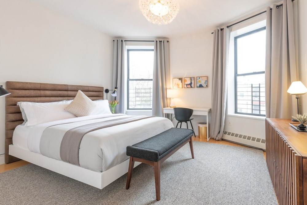 Cypress Court III by Rove Travel 1BR Harlem Apt
