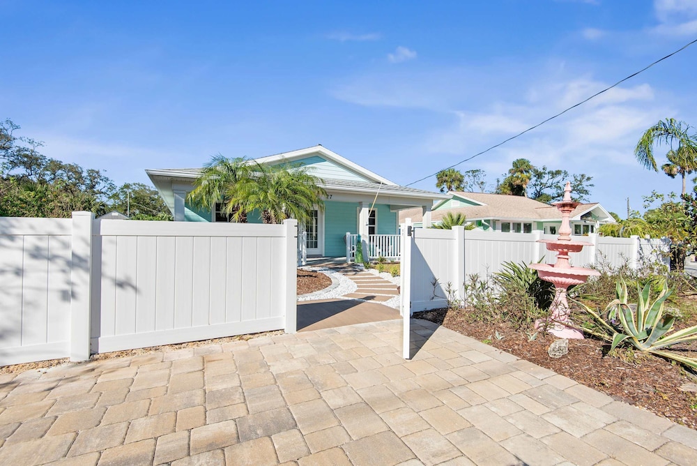 Beach Home w Heated Pool Free Golf Cart