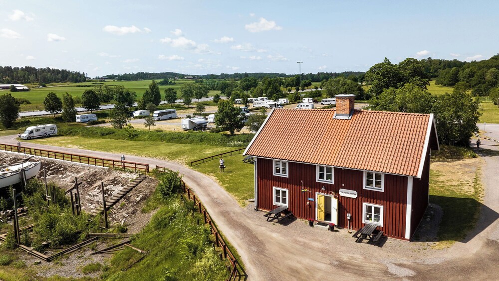 Skeppsdockans Camping & Vandrarhem
