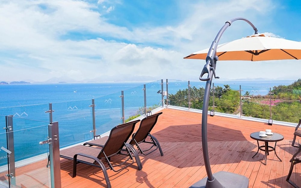 Yeosu Marine Terrace Poolvilla view 3