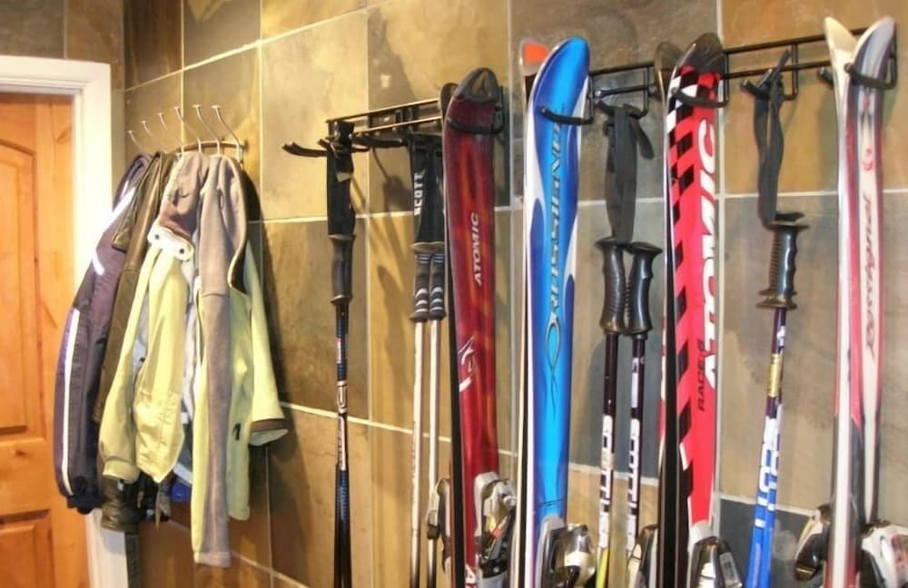 2BR Resort Plaza 5022 Slope-Side Park City Condo, Ideal for Families & Couples