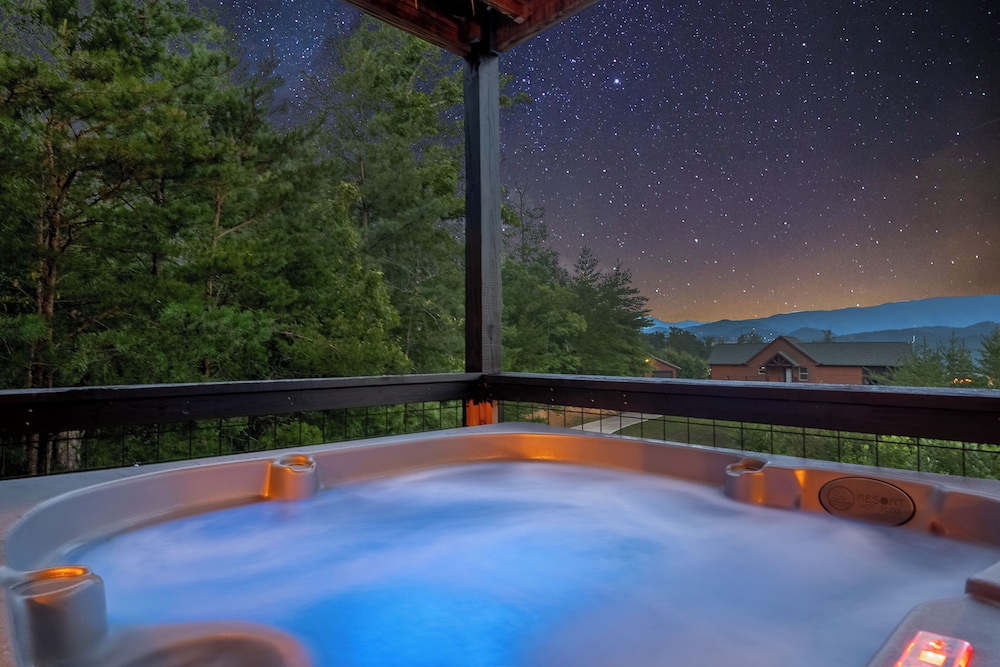 Amazing View Cabin w Gameroom Hot Tub Fire Pit