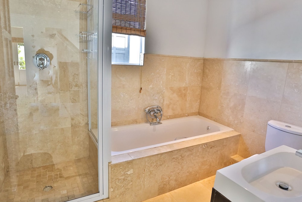 Abington Manor - Fish Hoek Guesthouse