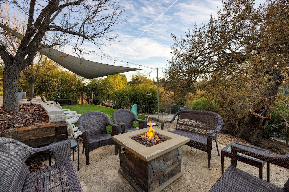 Terrace Hill Modern Paso Robles Escape Near Wineries Dining and Hot Springs