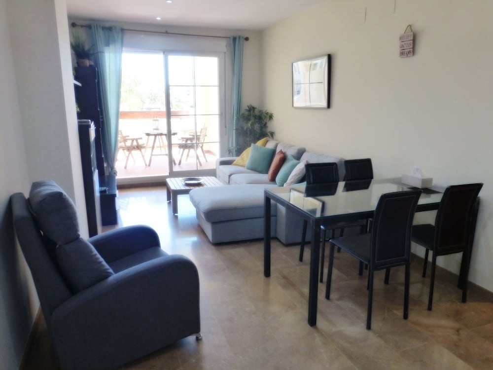 Beautiful 2 Bedroom 2 Bathroom Apartment With Pool photo 4