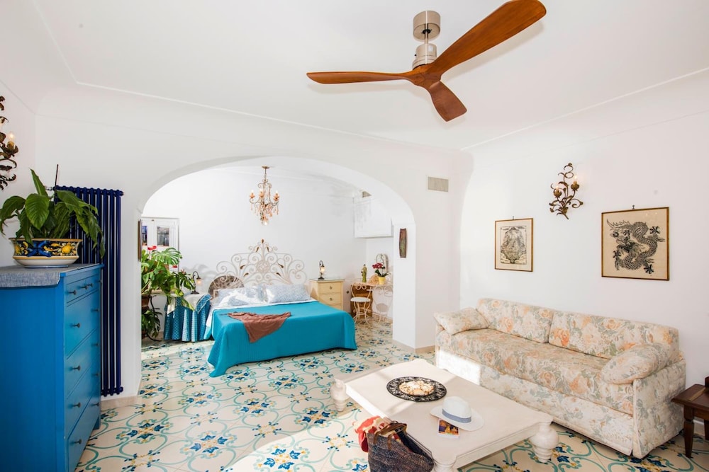 Dimora del Podestà, alojamiento y desayuno en Positano — hotel room