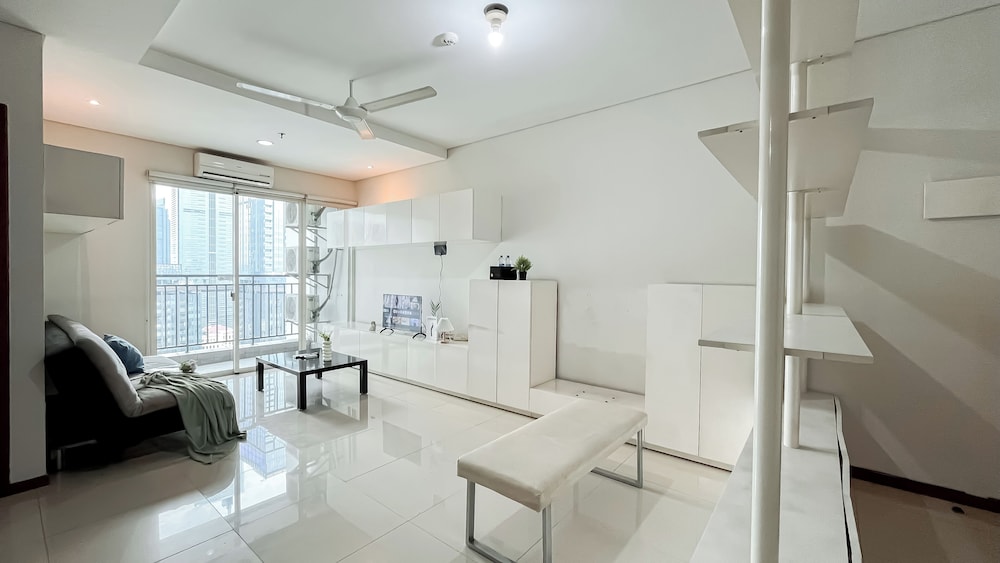 Nice And Cozy 3Br Apartment At Thamrin Residence