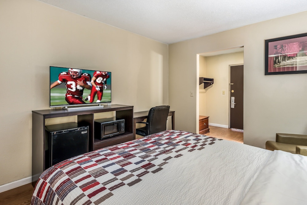 Red Roof Inn  Suites Wapakoneta - Property Image 18