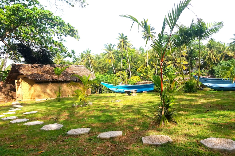 Lagoon Resort Goviyapana