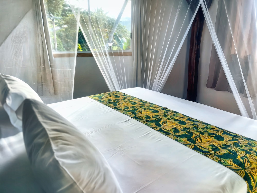Fare Oviri Lodge
