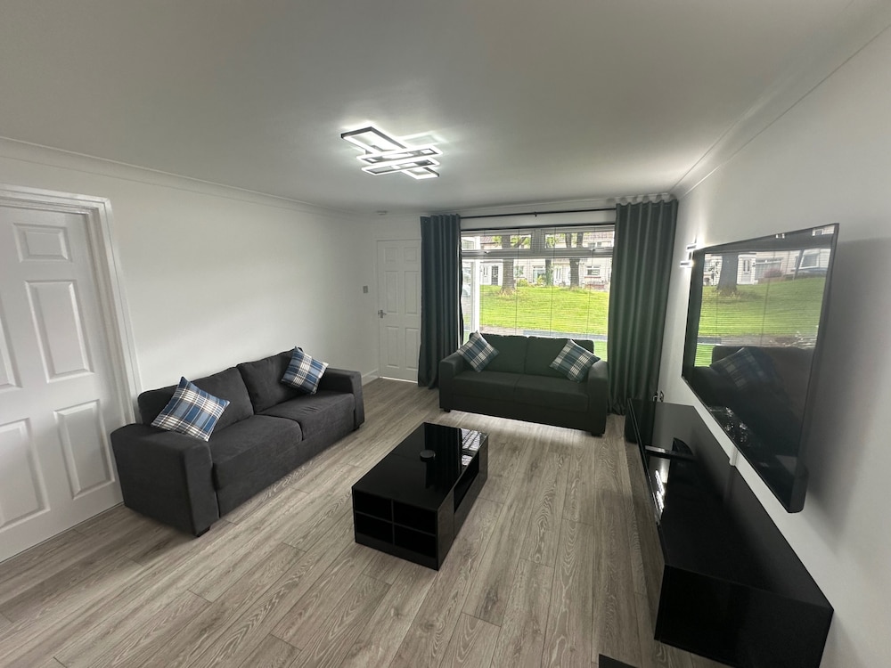 Family - Garden - Parking - Wifi - Sleeps 5