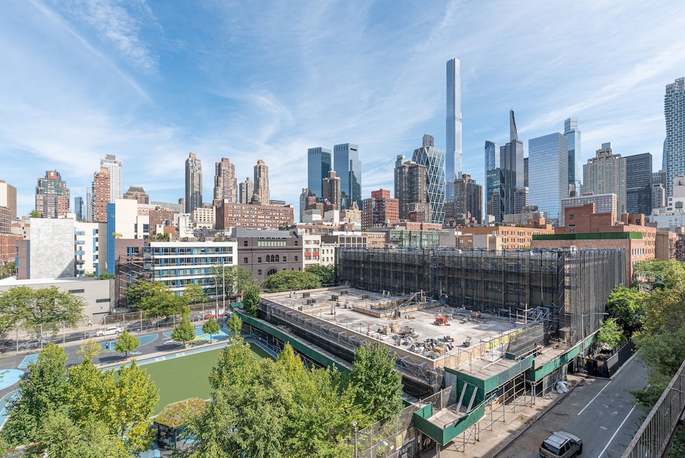 Amazing Furnished 1 BR Penthouse Midtown West